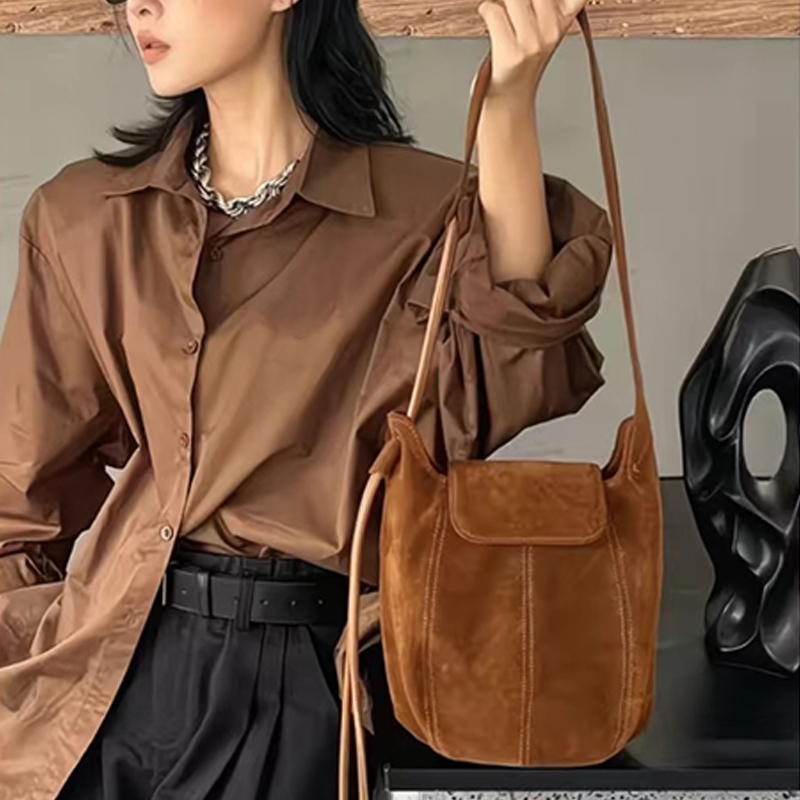 Frosted Suede Bucket Bag Pumpk - Interior Design High End ulasan dan harga